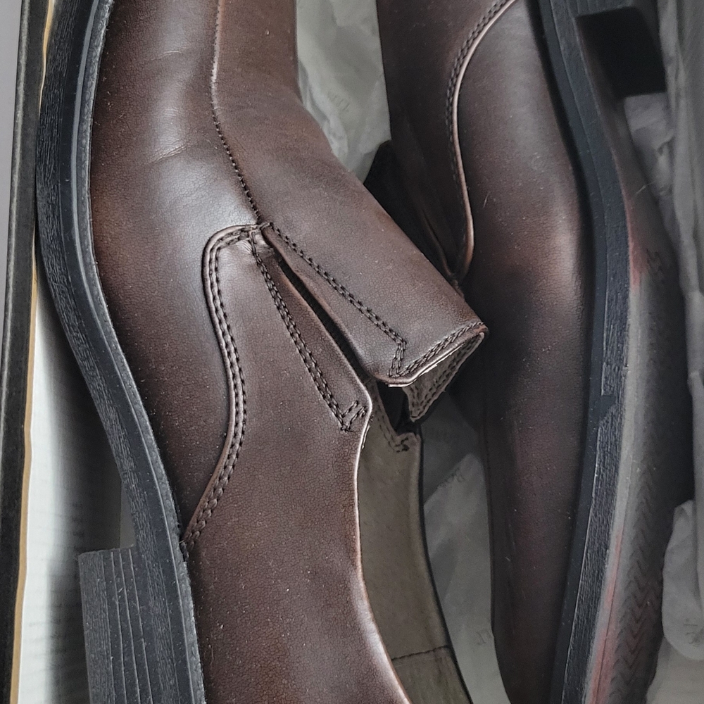 Elegant Brown Leather Loafers for Men